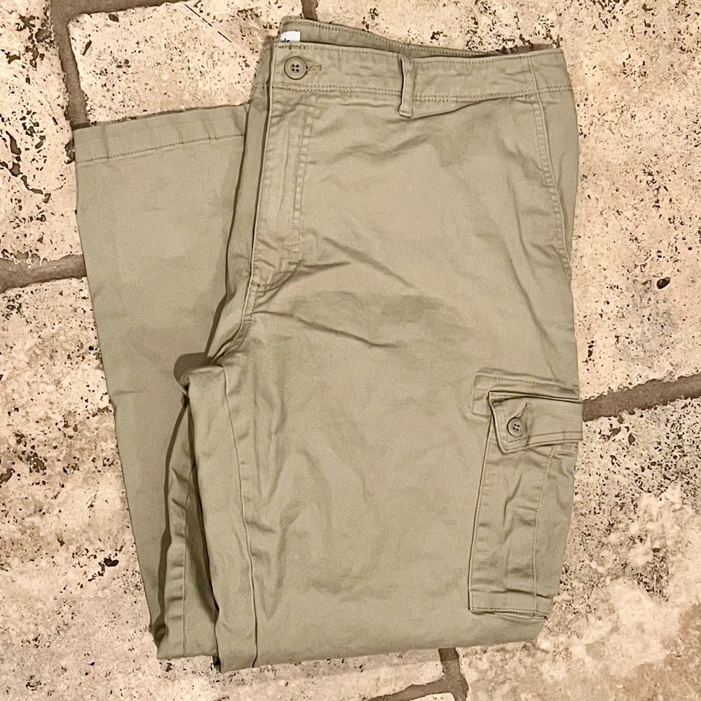 Amazon Essentials Men's Cargo Pants in Khaki